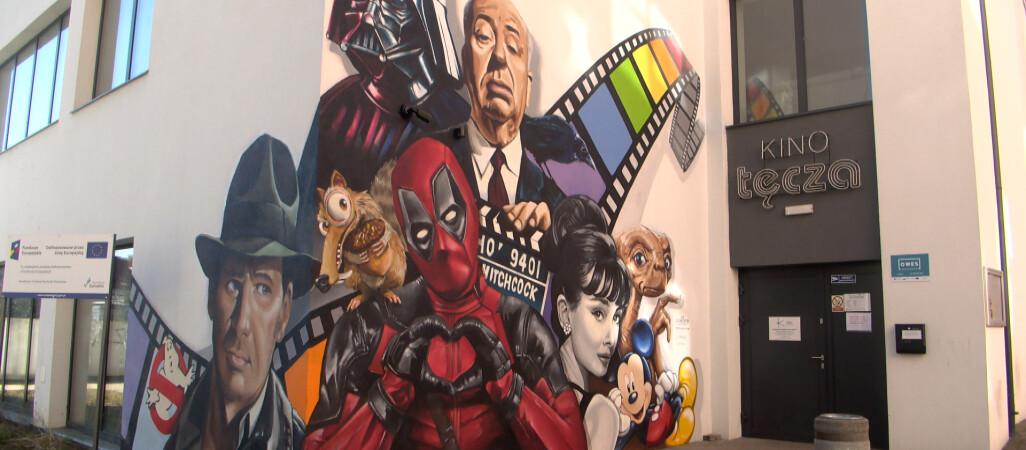 Mural na wałeckim kinie