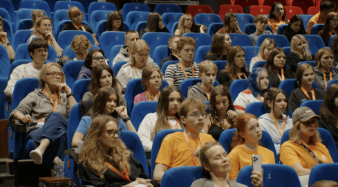 Wtoopieni w teatr - grafika