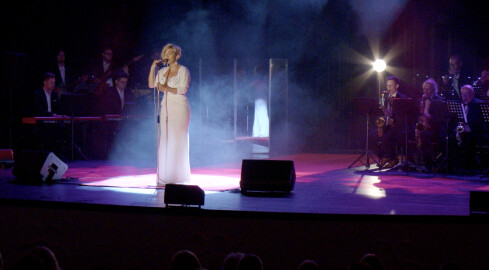 Queen of the Night i piosenki Whitney Houston - grafika