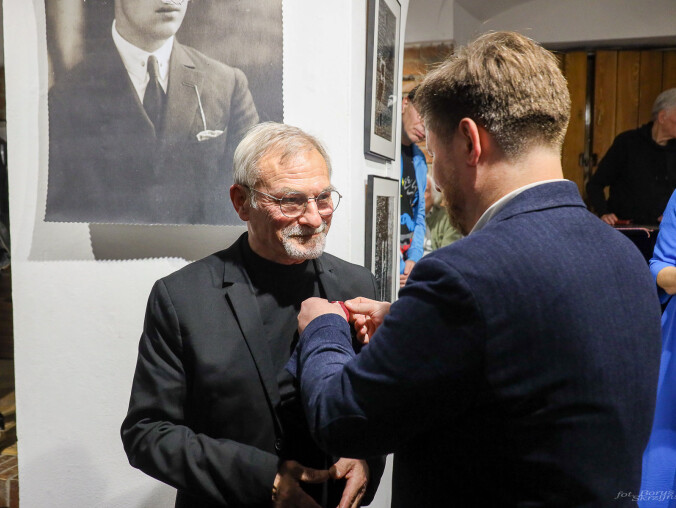 Pilski fotografik zasłużony kulturze - grafika