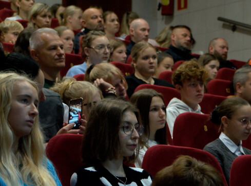 Brak markowych ubrań? Hejt - grafika