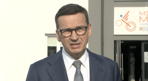 Morawiecki popiera Czarnka - grafika