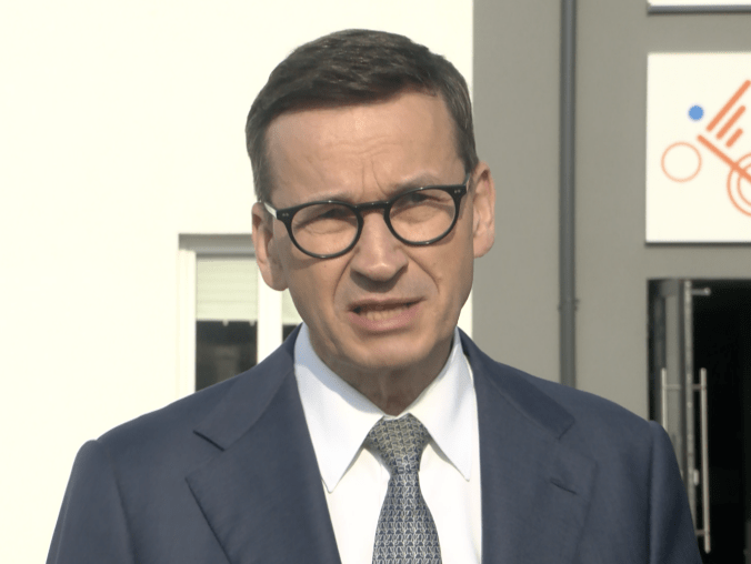 Morawiecki popiera Czarnka - grafika