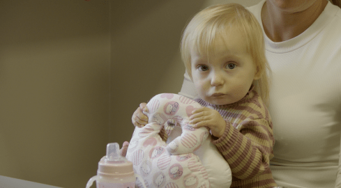 Dwuletnia Agatka pilnie potrzebuje pomocy - grafika