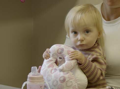 Dwuletnia Agatka pilnie potrzebuje pomocy - grafika