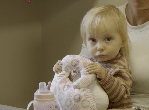 Dwuletnia Agatka pilnie potrzebuje pomocy - grafika