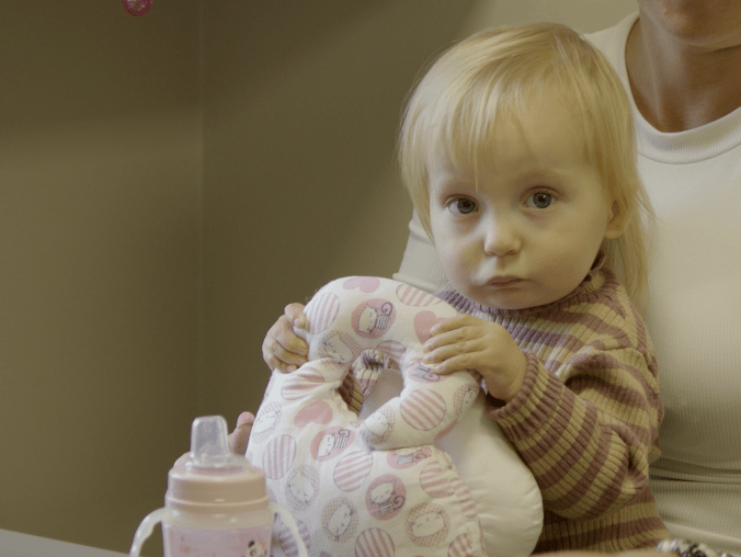 Dwuletnia Agatka pilnie potrzebuje pomocy - grafika