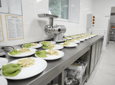 Kuchnia w lesie. Charytatywnie i smacznie - grafika