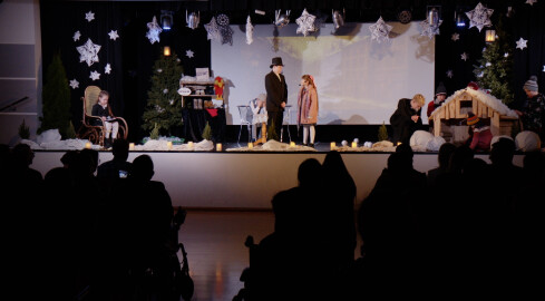 Dzieci zagrały spektakl dla osób z niepełnosprawnością - grafika