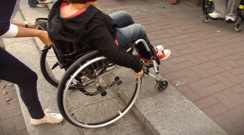 Bezpłatna opieka dla osób z niepełnosprawnością - grafika