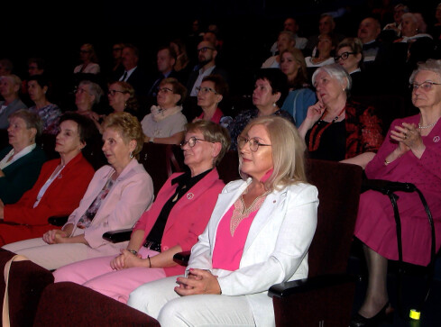 Od 20 lat pomagają i wspierają kobiety chore na raka - grafika