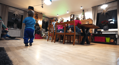 Niemal 330 dzieci z powiatu pilskiego przebywa w rodzinach zastępczyc - grafika