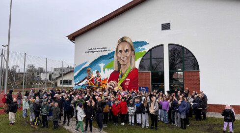 Olimpijka ma swój mural w rodzinnej miejscowości - grafika