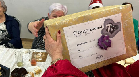 Marzą o skarpetkach czy ręczniku. Seniorzy piszą listy do Święteg - grafika