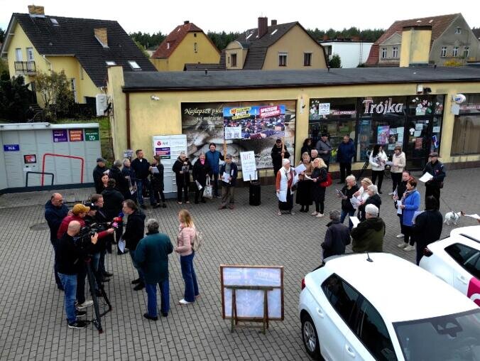 Mieszkańcy protestują. Masztu na osiedlu nie będzie? - grafika