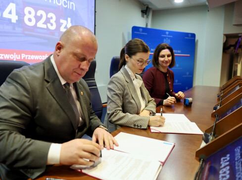 Umowy podpisane. Będzie transport - grafika