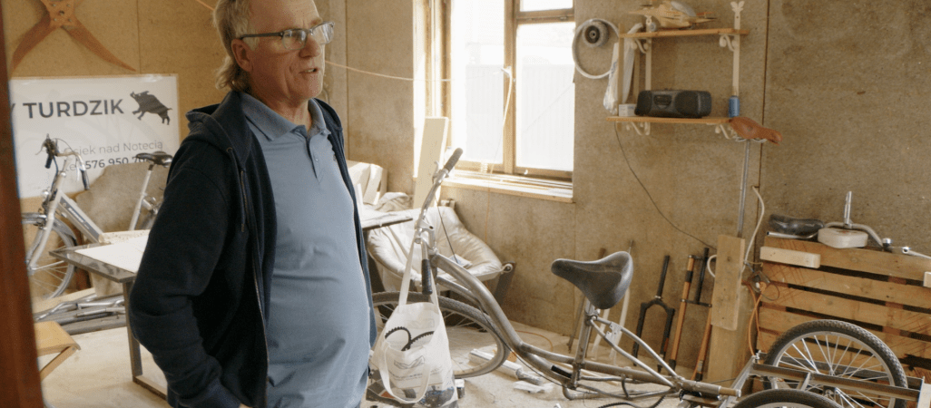 W szopie konstruuje innowacyjne rowery