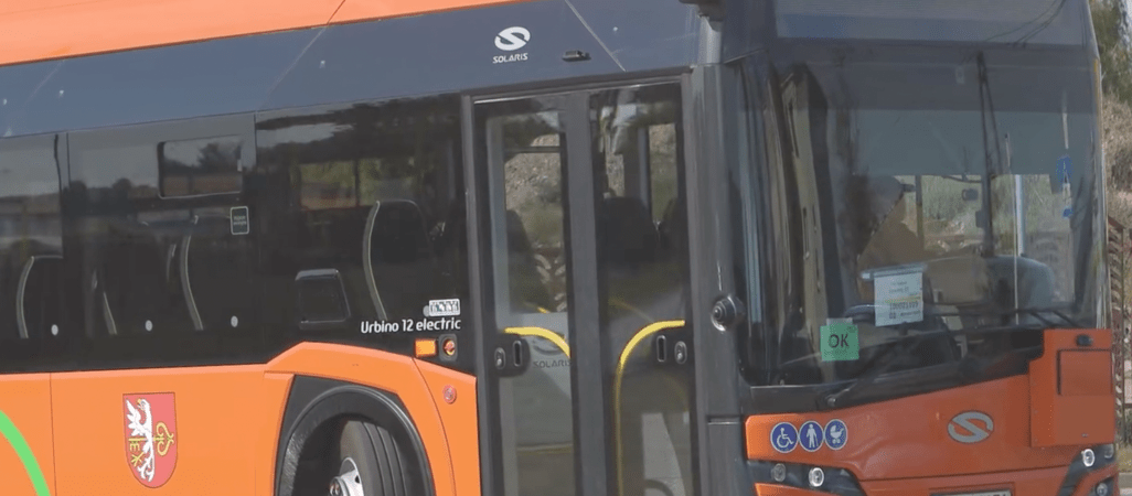 Nowy autobus posłuży uczniom i sportowcom