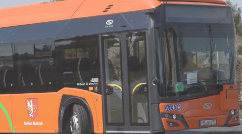 Nowy autobus posłuży uczniom i sportowcom - grafika