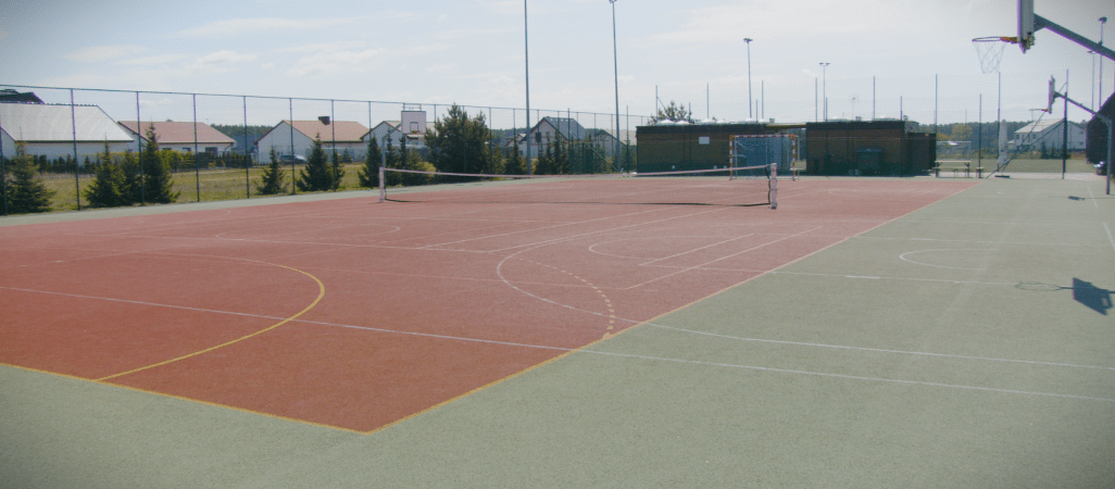 Kort tenisowy już niemal gotowy