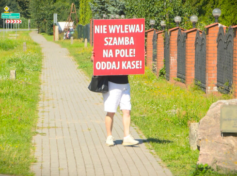 Śmierdzący problem. Mieszkańcy skarżą się na szambo - grafika