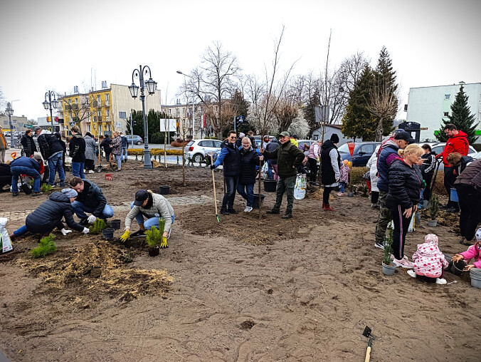Likwidują betonozę w czynie społecznym - grafika