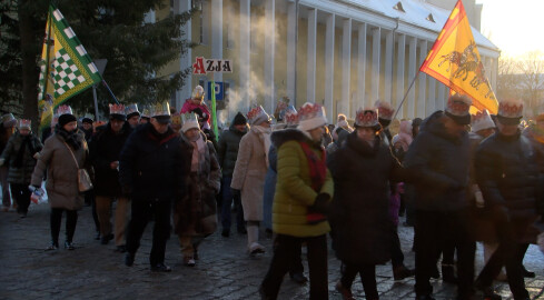 Tłumy na Orszaku Trzech Króli - grafika
