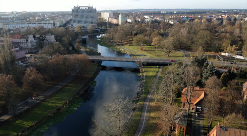 Nadbrzeże rzeki się sypie - grafika