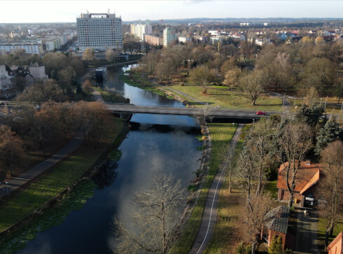Nadbrzeże rzeki się sypie - grafika