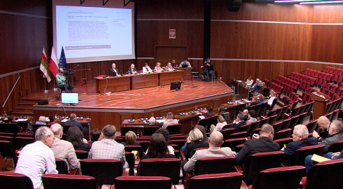 Podwyżka dla prezydent i radnych Piły - grafika