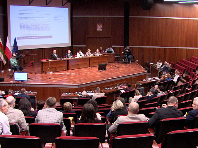 Podwyżka dla prezydent i radnych Piły - grafika