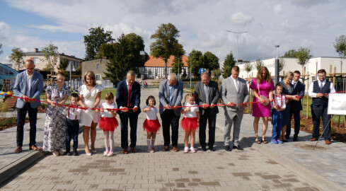 Nowe sale lekcyjne i strefa przyrodniczo-rekreacyjna w szkole - grafika