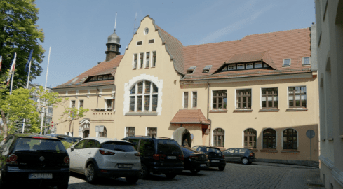 Urzędnicy będą pracować krócej - grafika