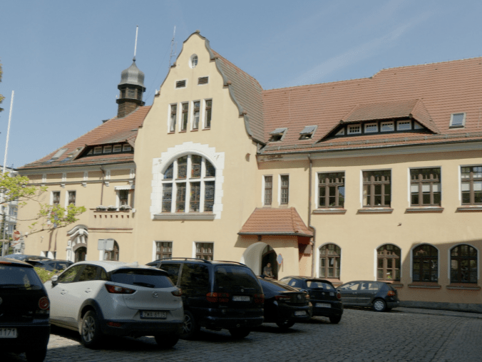 Urzędnicy będą pracować krócej - grafika