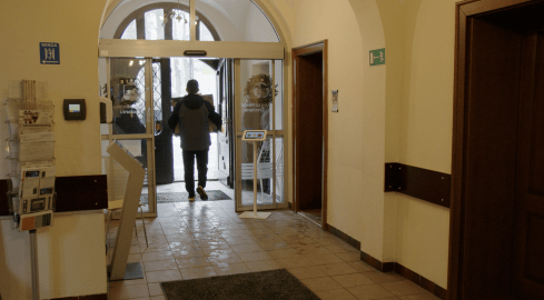 Aplikacja pomoże niepełnosprawnym poruszać się po urzędzie - grafika