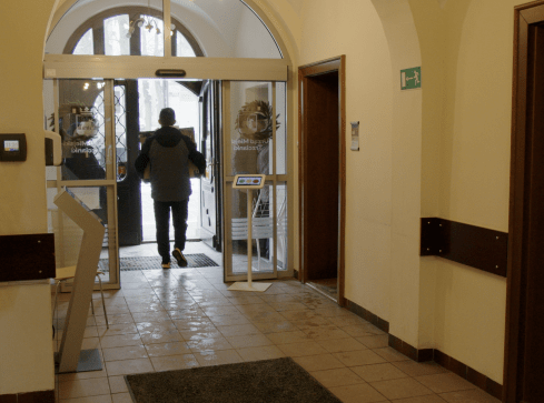 Aplikacja pomoże niepełnosprawnym poruszać się po urzędzie - grafika