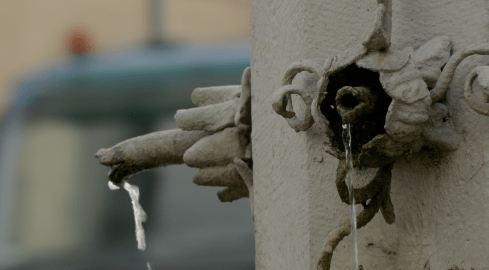 Nowy komunikat sanepidu. Można już pić wodę, ale po przegotowaniu - grafika