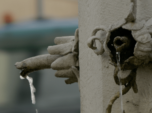 Nowy komunikat sanepidu. Można już pić wodę, ale po przegotowaniu - grafika