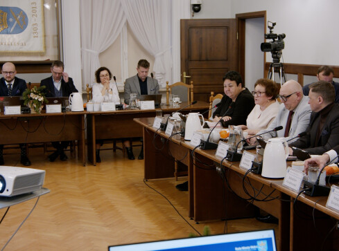 Stagnacja, nie rozwój? Burza na sesji - grafika