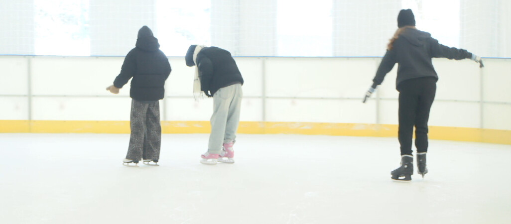 Bezpłatne siłownie, warsztaty i lodowisko – ruszyły ferie w Wałczu