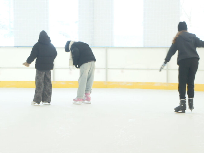 Bezpłatne siłownie, warsztaty i lodowisko – ruszyły ferie w Wałc - grafika