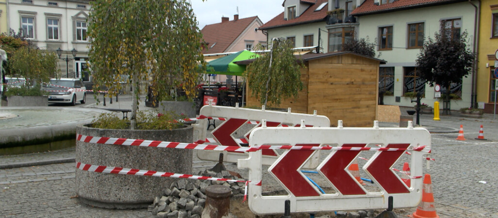 Odbetonowywanie ważnego placu w mieście