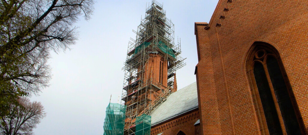 W końcu remontują wieżę zabytkowego kościoła