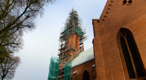 W końcu remontują wieżę zabytkowego kościoła - grafika