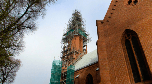 W końcu remontują wieżę zabytkowego kościoła - grafika