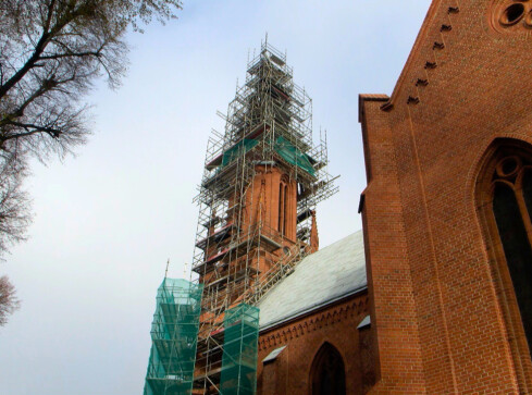 W końcu remontują wieżę zabytkowego kościoła - grafika