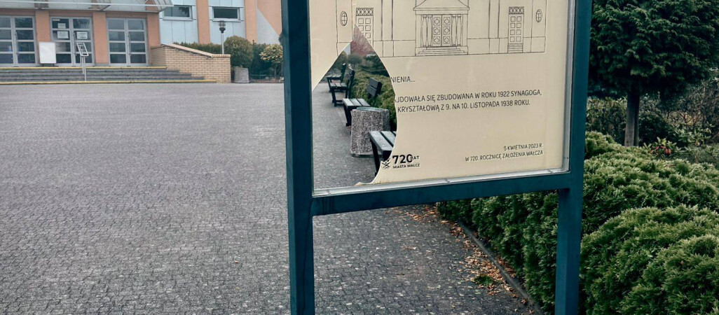 Pamiątka po synagodze zniszczona