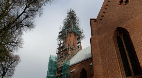 W końcu remontują wieżę zabytkowego kościoła - grafika