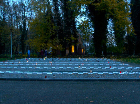 Mroczny spacer po nekropoliach - VIDEO - grafika