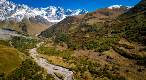 Malownicza Swanetia. To najwyżej położony region Gruzji - grafika